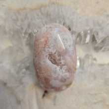 Load image into Gallery viewer, Flower Agate Palmstone