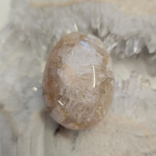 Load image into Gallery viewer, Flower Agate Palmstone