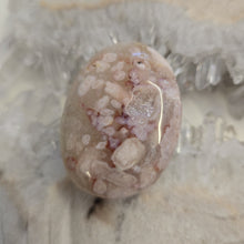 Load image into Gallery viewer, Flower Agate Palmstone