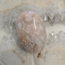 Load image into Gallery viewer, Flower Agate Palmstone