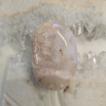 Load image into Gallery viewer, Flower Agate Palmstone