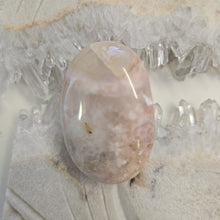 Load image into Gallery viewer, Flower Agate Palmstone