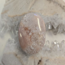 Load image into Gallery viewer, Flower Agate Palmstone