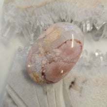 Load image into Gallery viewer, Flower Agate Palmstone