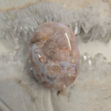 Load image into Gallery viewer, Flower Agate Palmstone