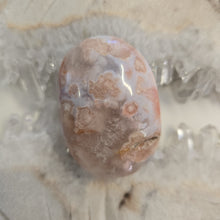Load image into Gallery viewer, Flower Agate Palmstone