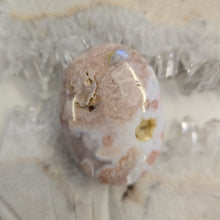 Load image into Gallery viewer, Flower Agate Palmstone