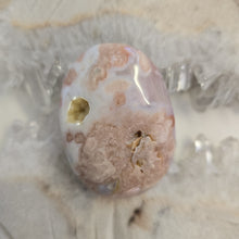 Load image into Gallery viewer, Flower Agate Palmstone