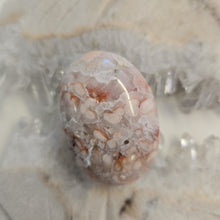 Load image into Gallery viewer, Flower Agate Palmstone