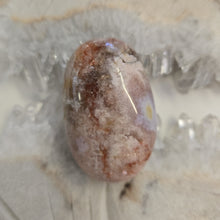 Load image into Gallery viewer, Flower Agate Palmstone