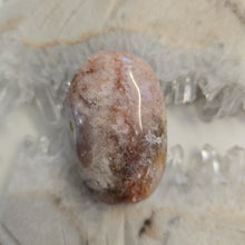 Load image into Gallery viewer, Flower Agate Palmstone