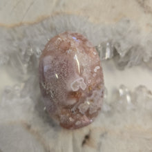 Load image into Gallery viewer, Flower Agate Palmstone
