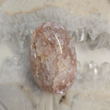 Load image into Gallery viewer, Flower Agate Palmstone