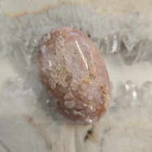 Load image into Gallery viewer, Flower Agate Palmstone