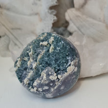 Load image into Gallery viewer, Grape Agate
