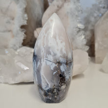 Load image into Gallery viewer, Dendritic Agate Flame
