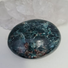 Load image into Gallery viewer, Green Apatite Gallet