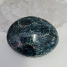 Load image into Gallery viewer, Green Apatite Gallet