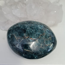 Load image into Gallery viewer, Green Apatite Gallet