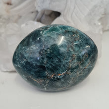 Load image into Gallery viewer, Green Apatite Gallet