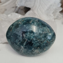Load image into Gallery viewer, Green Apatite Gallet