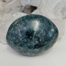 Load image into Gallery viewer, Green Apatite Gallet
