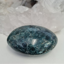 Load image into Gallery viewer, Green Apatite Gallet