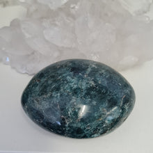 Load image into Gallery viewer, Green Apatite Gallet