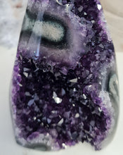 Load image into Gallery viewer, Amethyst with Stalactite Eyes Cutbase