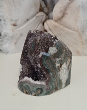 Load image into Gallery viewer, Amethyst with Stalactite Eyes Cutbase
