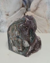 Load image into Gallery viewer, Amethyst with Stalactite Eyes Cutbase