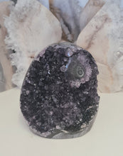 Load image into Gallery viewer, Amethyst with Stalactite Eyes Cutbase