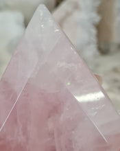Load image into Gallery viewer, Rose Quartz Diamond with Stand