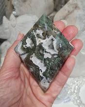 Load image into Gallery viewer, Moss Agate Diamond with Stand