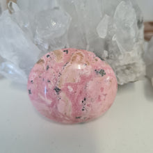 Load image into Gallery viewer, Rhodonite Palmstone