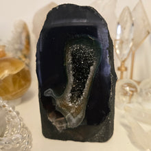 Load image into Gallery viewer, Amethyst Agate Cathedral