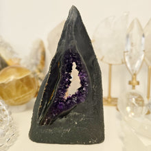 Load image into Gallery viewer, Amethyst Agate Cathedral