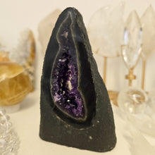 Load image into Gallery viewer, Amethyst Agate Cathedral