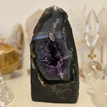 Load image into Gallery viewer, Amethyst Agate Cathedral