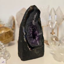 Load image into Gallery viewer, Amethyst Agate Cathedral