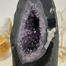 Load image into Gallery viewer, Amethyst Agate Cathedral