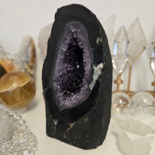 Load image into Gallery viewer, Amethyst Agate Cathedral