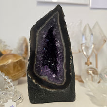 Load image into Gallery viewer, Amethyst Agate Cathedral