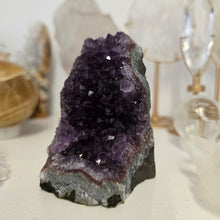 Load image into Gallery viewer, Amethyst Cutbase