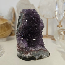 Load image into Gallery viewer, Amethyst Cutbase