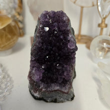 Load image into Gallery viewer, Amethyst Cutbase