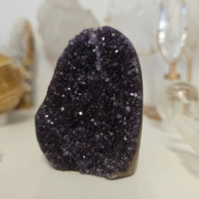 Load image into Gallery viewer, Amethyst Cutbase