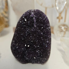 Load image into Gallery viewer, Amethyst Cutbase