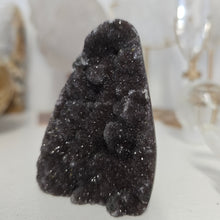 Load image into Gallery viewer, Amethyst Cutbase