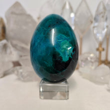 Load image into Gallery viewer, Chrysocolla Egg